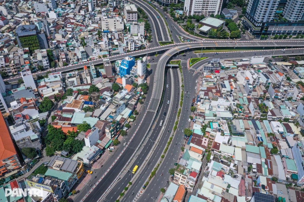Bất động sản hết thời siêu lợi nhuận, nhà đầu tư buộc phải đổi khẩu vị - 1