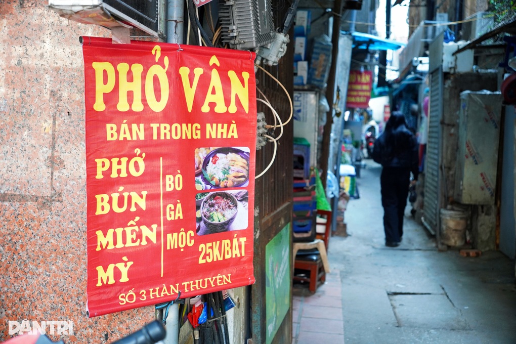 Bát phở 25.000 đồng trong quán rẻ nhất Hà Nội, nhiều năm không tăng giá - 1