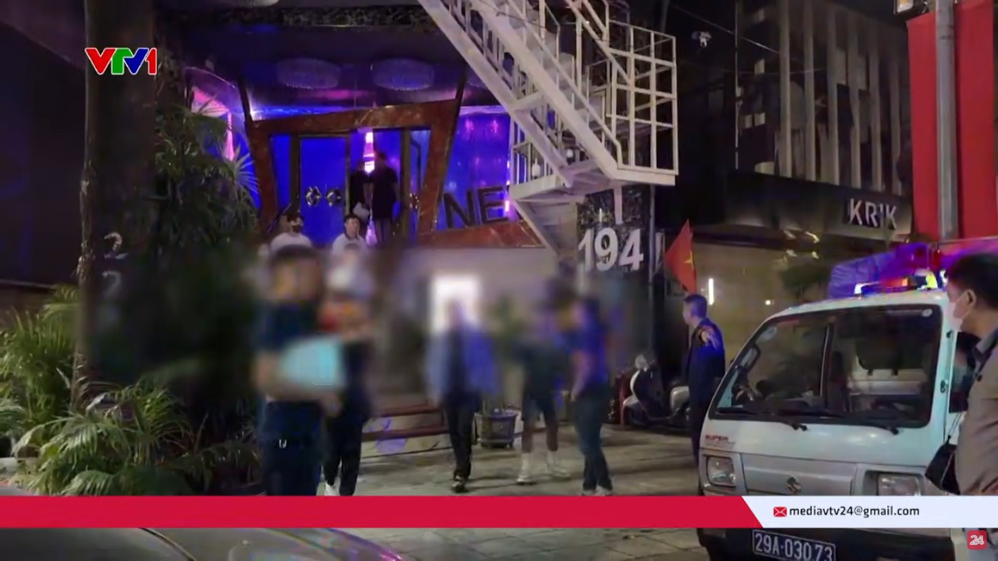 Đột kích quán karaoke Monaza ở Trần Duy Hưng, Hà Nội: Bất thường các dịch vụ Đột kích quán karaoke Monaza ở Trần Duy Hưng, Hà Nội: Bất thường các dịch vụ