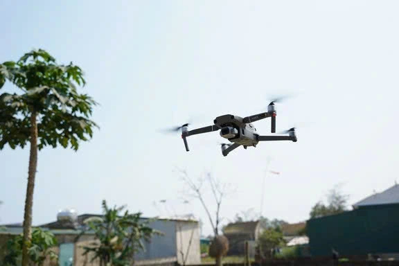 Bay flycam chụp ảnh cưới cũng phải xin phép? - Ảnh 1. Bay flycam chụp ảnh cưới cũng phải xin phép? - Ảnh 1.