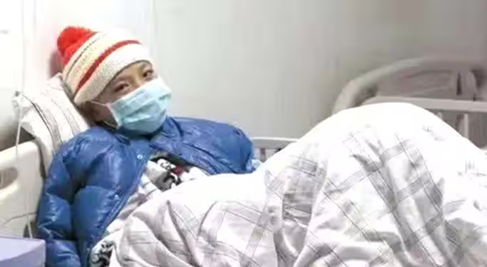 Bé gái 14 tuổi mắc ung thư đại tràng, bác sĩ đưa ra cảnh báo về những đồ ăn sáng cần tránh - 1