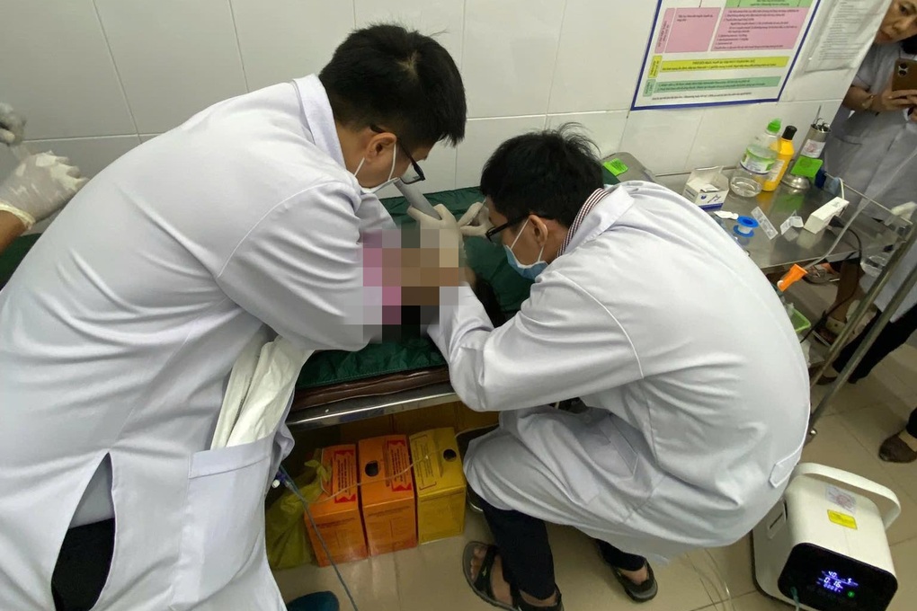 Bé gái 3 tuổi tử vong sau bữa ăn tại nhà trẻ: 70 phút cấp cứu bất thành - 1 Bé gái 3 tuổi tử vong sau bữa ăn tại nhà trẻ: 70 phút cấp cứu bất thành - 1