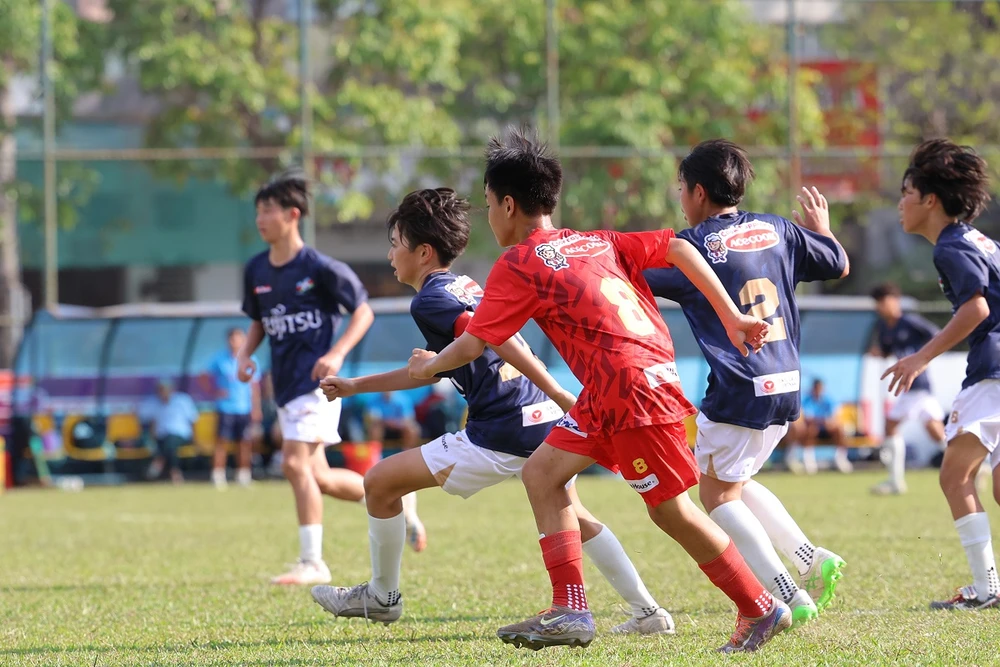 Giải đấu năm nay quy tụ 12 đội bóng thiếu niên đến từ ba quốc gia. Ảnh: TV. becamex-tp-hcm-fc-vo-dich-giai-bong-da-thieu-nien-quoc-te-u13-viet-nam-nhat-ban-1.JPG