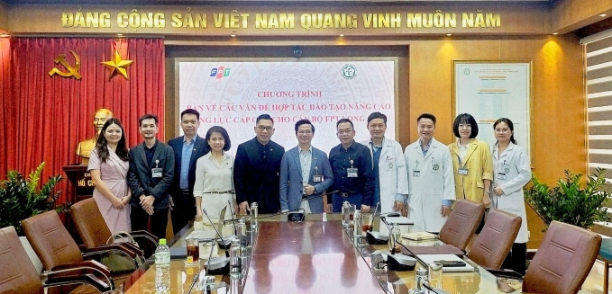 Đại diện hai đơn vị chụp lưu niệm tại buổi làm việc. Ảnh: LC