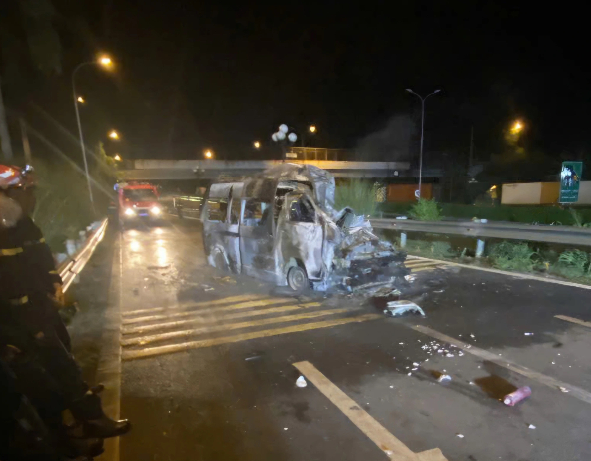 Bệnh viện Chợ Rẫy nói gì xe cứu thương tông xe đầu kéo trạm dừng cao tốc? 1 Bệnh viện Chợ Rẫy nói gì xe cứu thương tông xe đầu kéo trạm dừng cao tốc? - Ảnh 1.