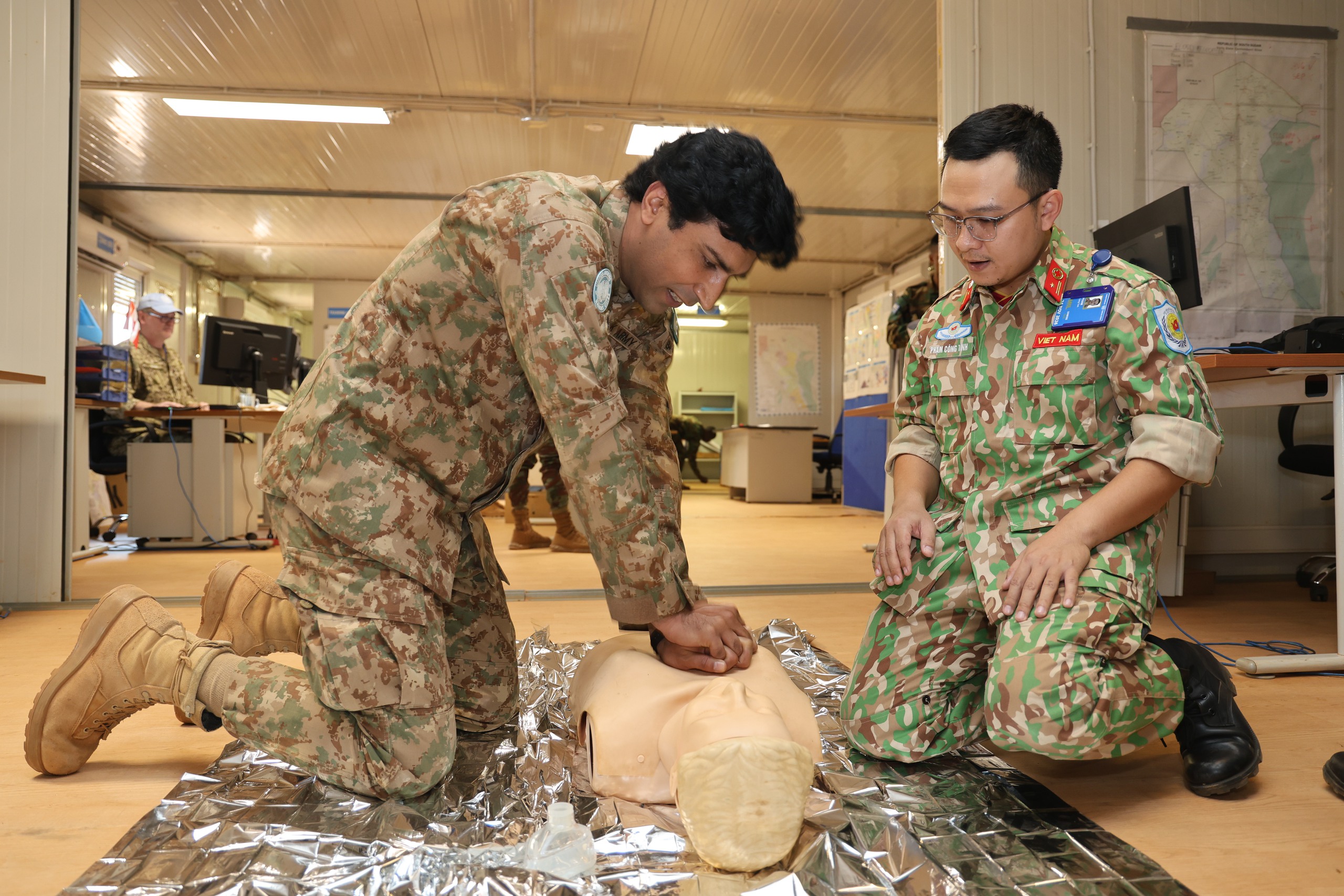 bệnh viện dã chiến - Ảnh 1.