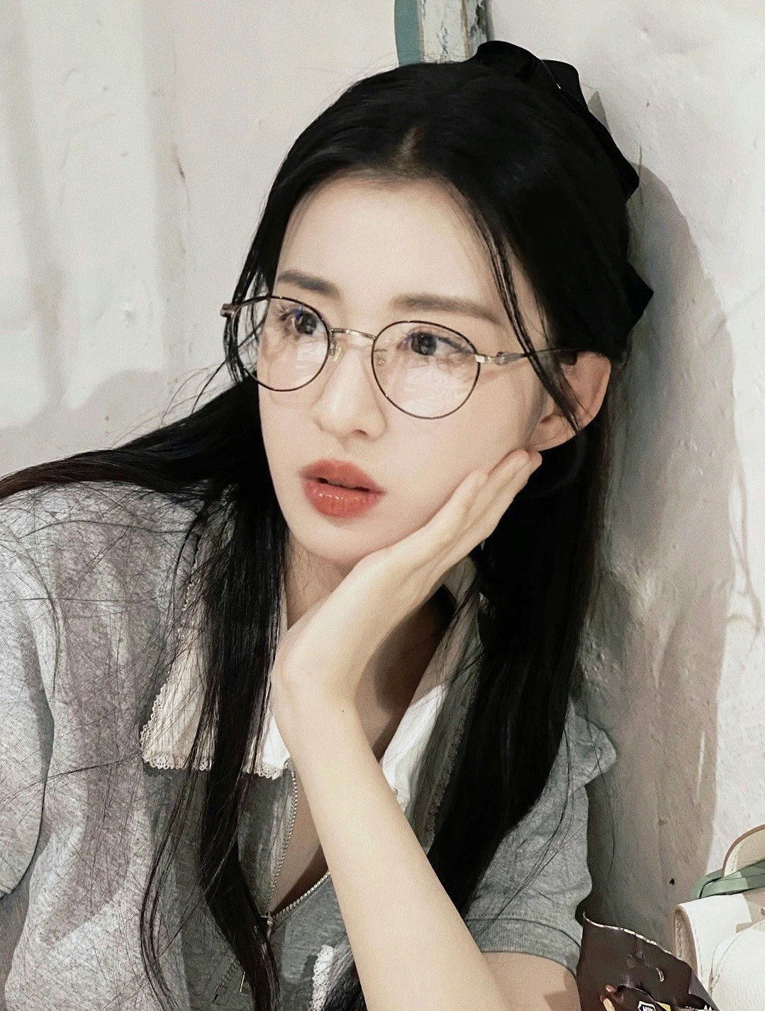 Bí ẩn sau đôi mắt đẹp mơ màng của 