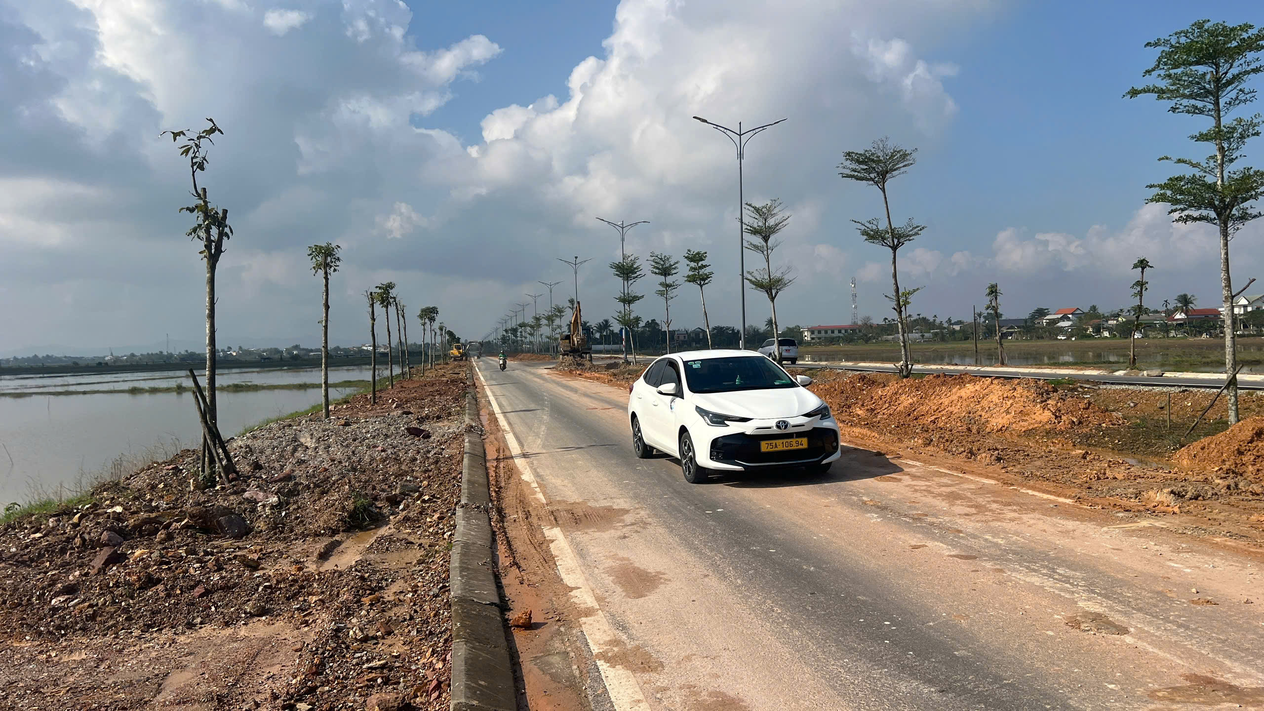 Nhà thầu sử dụng vật liệu lạ tại TP Huế: Khắc phục hậu quả ra sao? - Ảnh 1. Nhà thầu sử dụng vật liệu lạ tại TP Huế: Khắc phục hậu quả ra sao? - Ảnh 1.