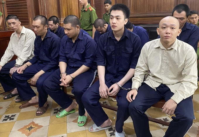 Chu Mạnh Cường (ngoài cùng bên phải) và đồng phạm tại toà hôm nay. Ảnh: Hải Duyên