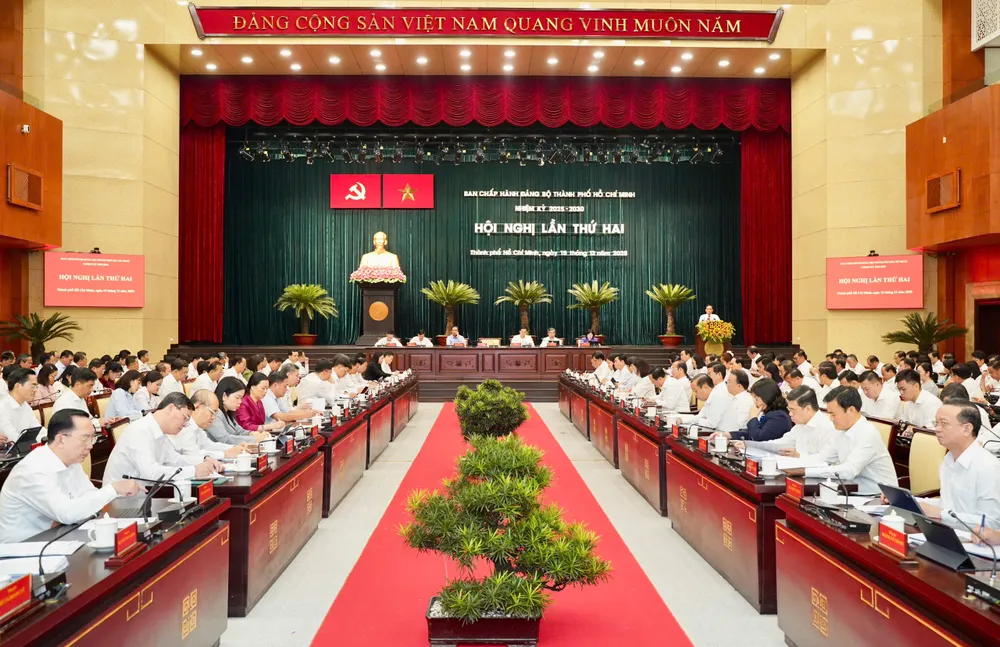 Sáng 15-12, Ban Chấp hành Đảng bộ TP.HCM nhiệm kỳ 2025-2030 tổ chức hội nghị lần thứ hai. Ảnh: THUẬN VĂN Bí thư Trần Lưu Quang: TP.HCM cần ý tưởng hay, cách làm mới để khởi động từ 2026, hướng tới mục tiêu tăng trưởng hai con số-TPHCM-hop-ban-chap-hanh.jpg