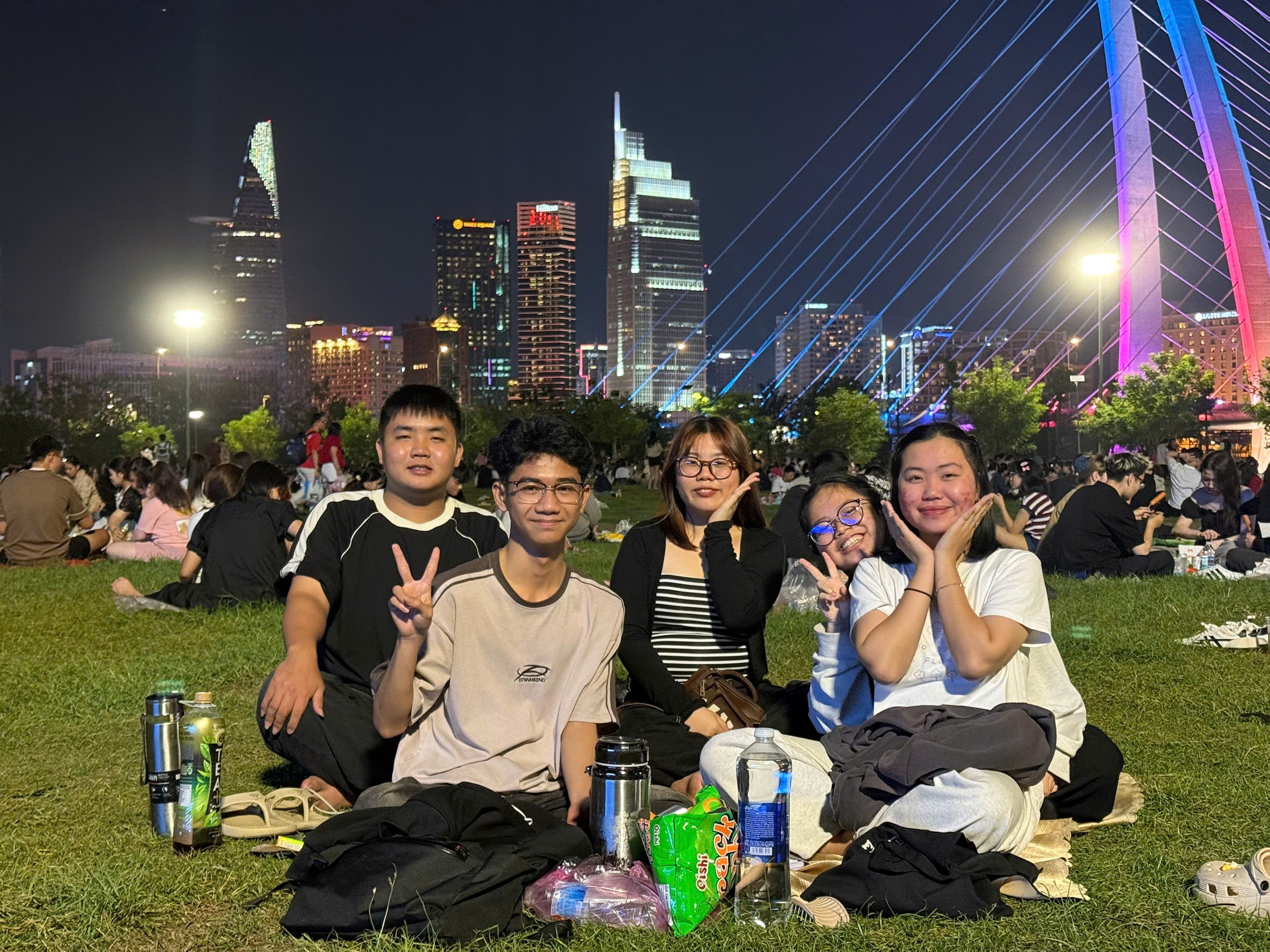 Bien nguoi cho don xem phao hoa mung nam moi