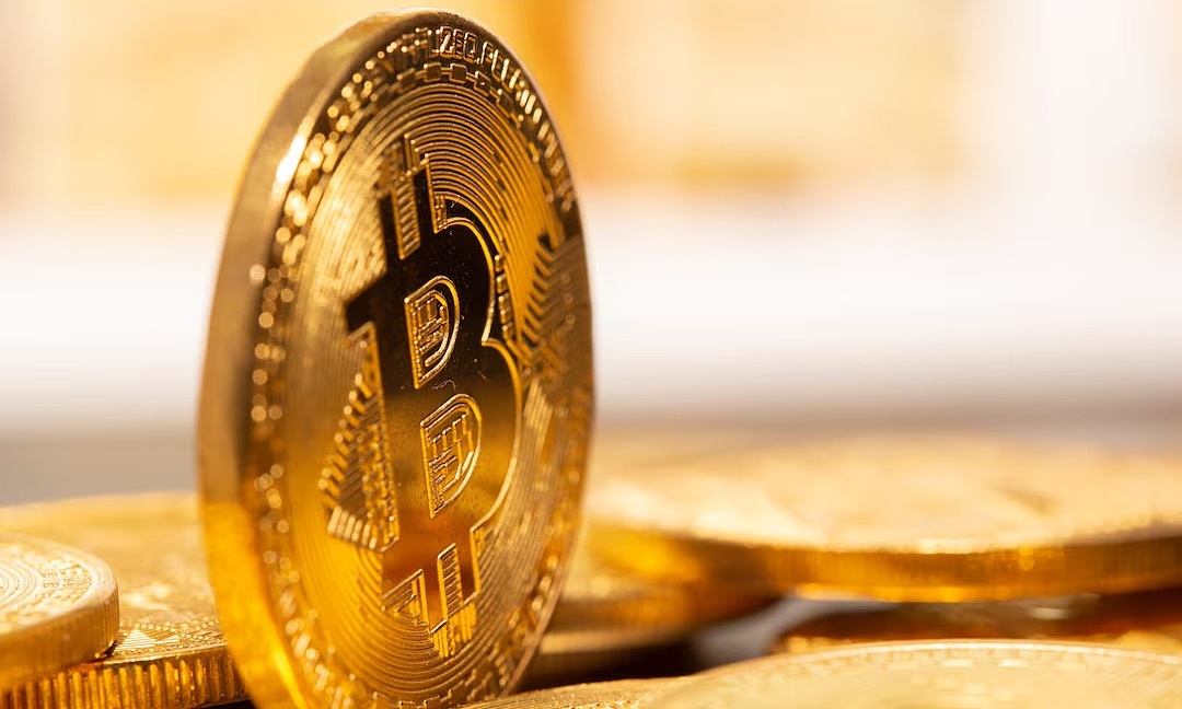 Bitcoin van hut dong tien ca map