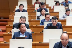 Quốc hội thảo luận về dự án Luật Tòa án chuyên biệt tại trung tâm tài chính quốc tế. Ảnh: QH