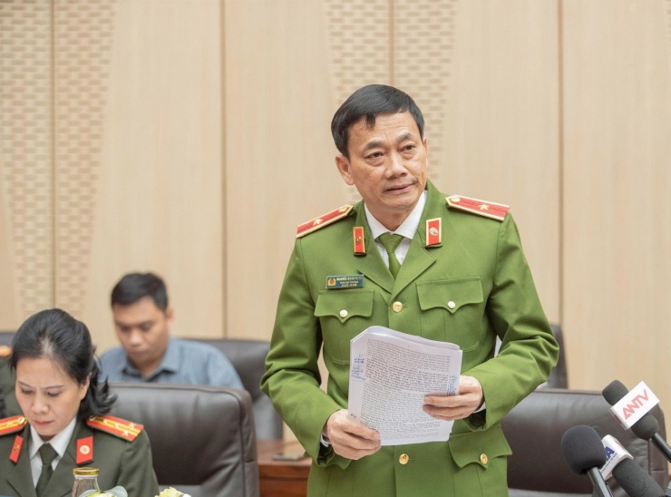 Bộ Công an thông tin diễn biến vụ án Bệnh viện Bạch Mai, Việt Đức cơ sở 2 1 Thiếu tướng Nguyễn Mạnh Hùng, Phó Cục trưởng Cục C03, thông tin tại cuộc họp báo.