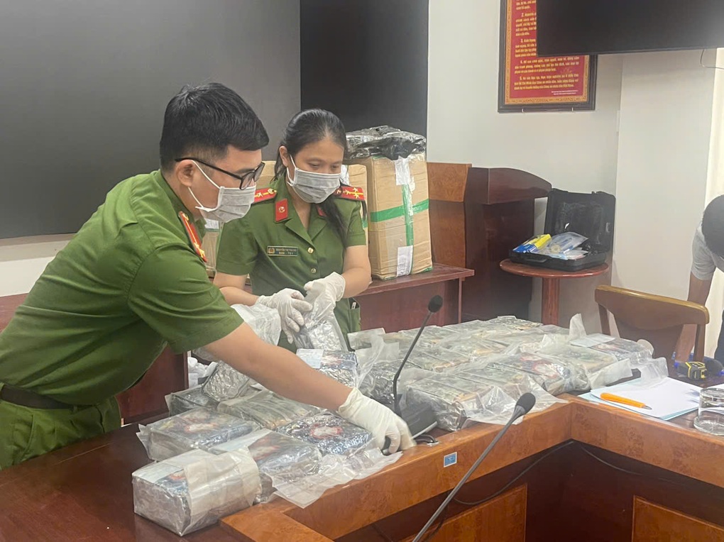 Bộ Công an triệt phá đường dây ma túy do các đối tượng bị truy nã cầm đầu - 1