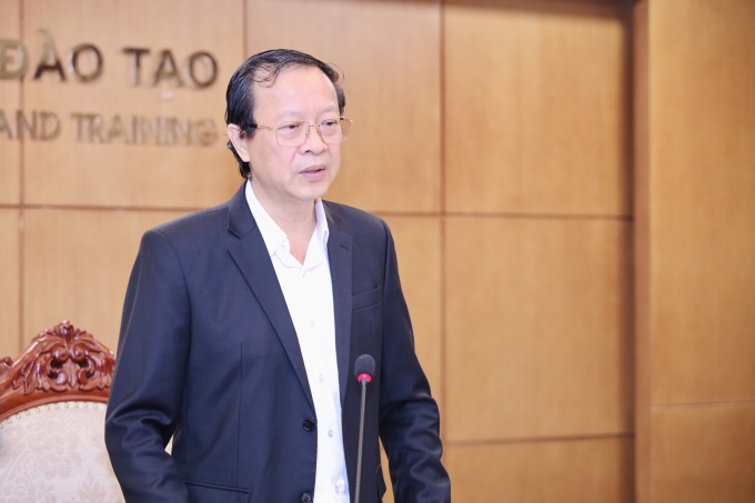 Thứ trưởng Phạm Ngọc Thưởng tại hội nghị sáng 19/12. Ảnh: MOET