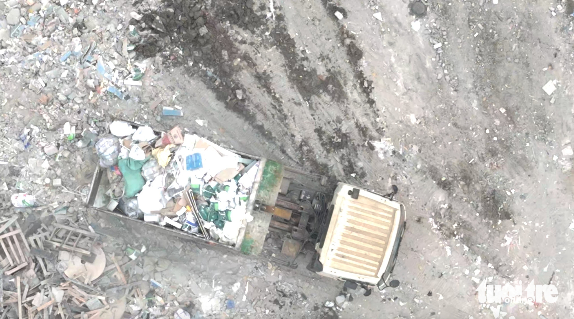 Bộ NN-MT yêu cầu xử lý nghiêm nạn đổ trộm rác thải xây dựng sau điều tra của Tuổi Trẻ - Ảnh 1.