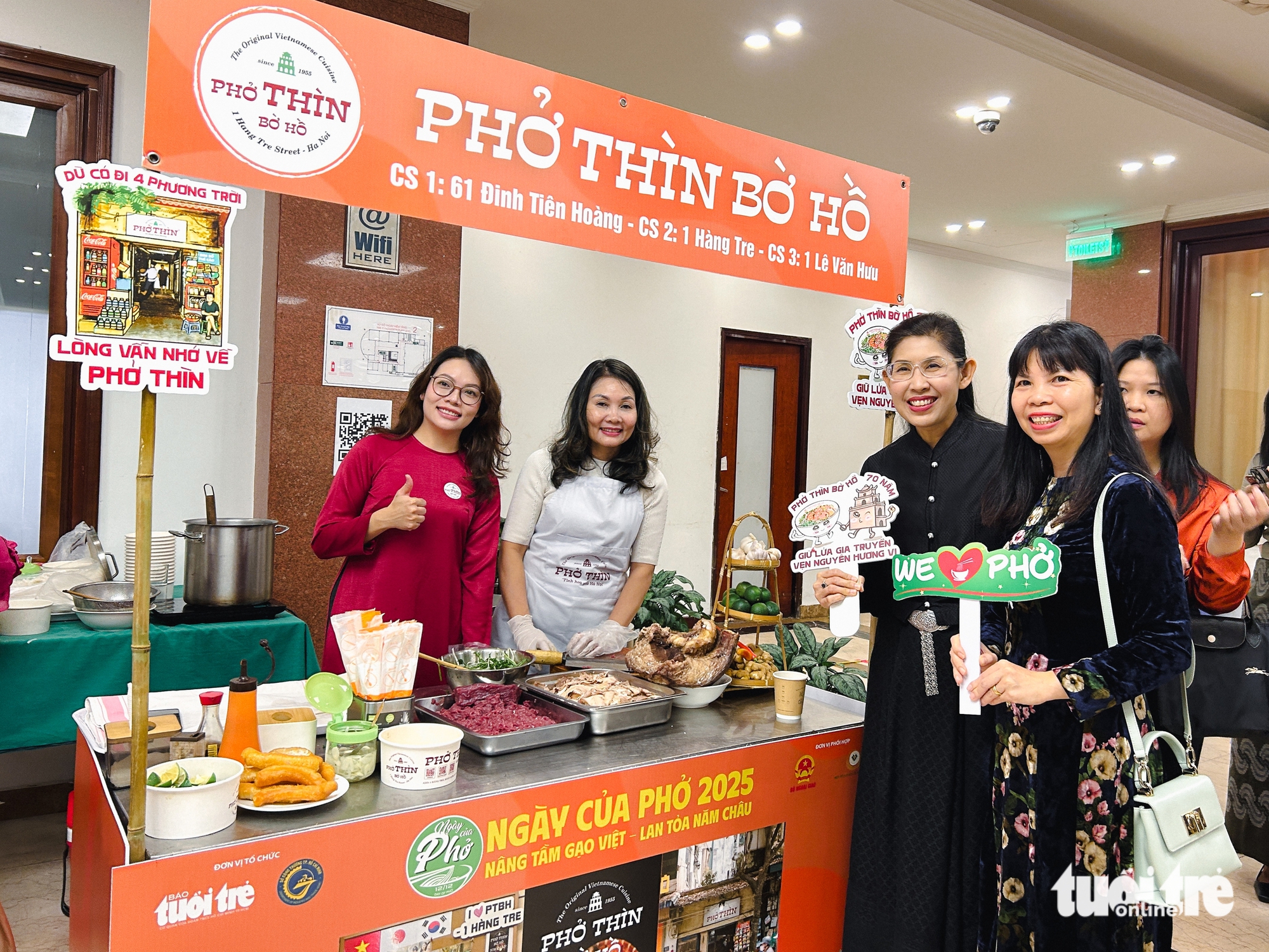 Bộ Ngoại giao chiêu đãi khách bằng phở Thìn Bờ Hồ đúng  Ngày của Phở - Ảnh 2.