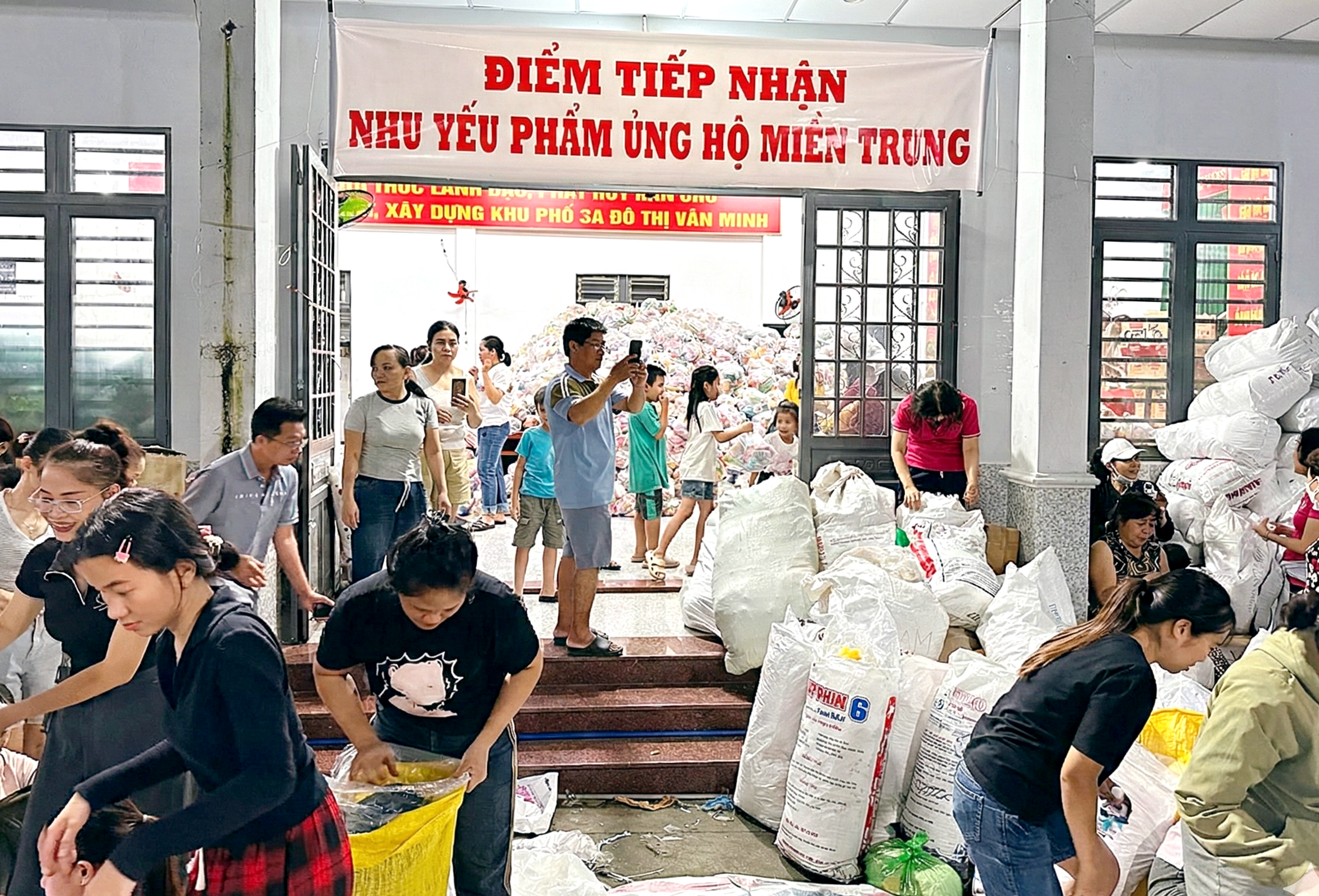 Bộ Nội vụ đề xuất quy định mới quản lý hoạt động quỹ từ thiện, quỹ xã hội 1 Bộ Nội vụ đề xuất quy định mới quản lý hoạt động quỹ từ thiện, quỹ xã hội - Ảnh 1.