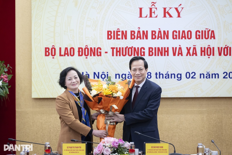 Bộ Nội vụ tiếp nhận cán bộ ngành LĐ-TBXH như chờ đón người nhà - 1