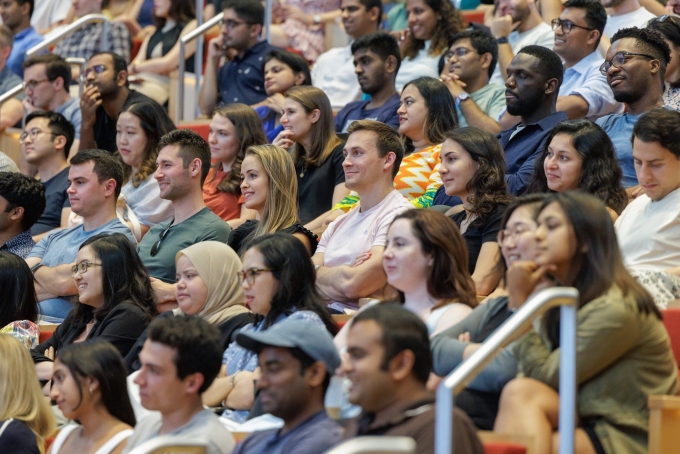 Sinh viên trường Kinh doanh Harvard (HBS). Ảnh: Harvard Business School