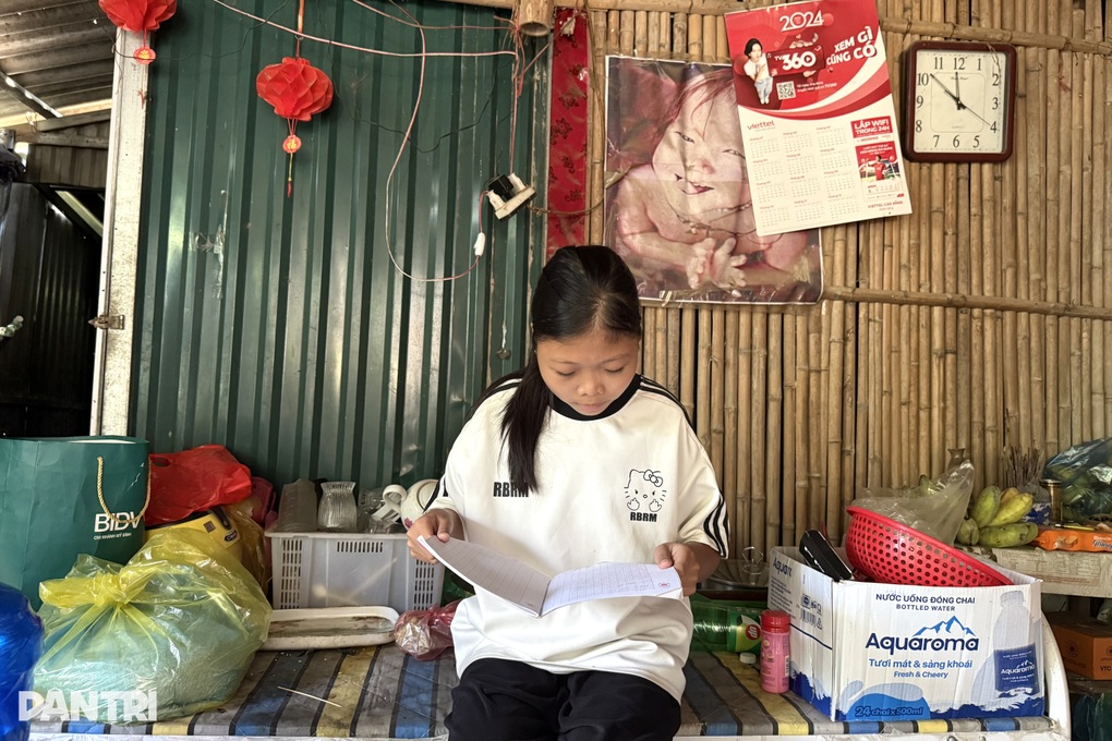 Bố qua đời, mẹ vật lộn mưu sinh, 2 con chống chọi bệnh hiểm - 2