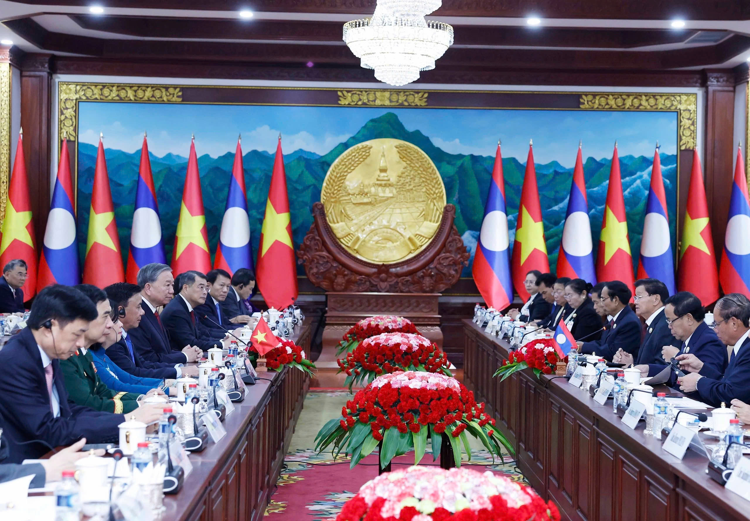 Bổ sung nội hàm 'gắn kết chiến lược' trong quan hệ Việt Nam 1 Bổ sung nội hàm 'gắn kết chiến lược' trong quan hệ Việt Nam - Lào - Ảnh 1.