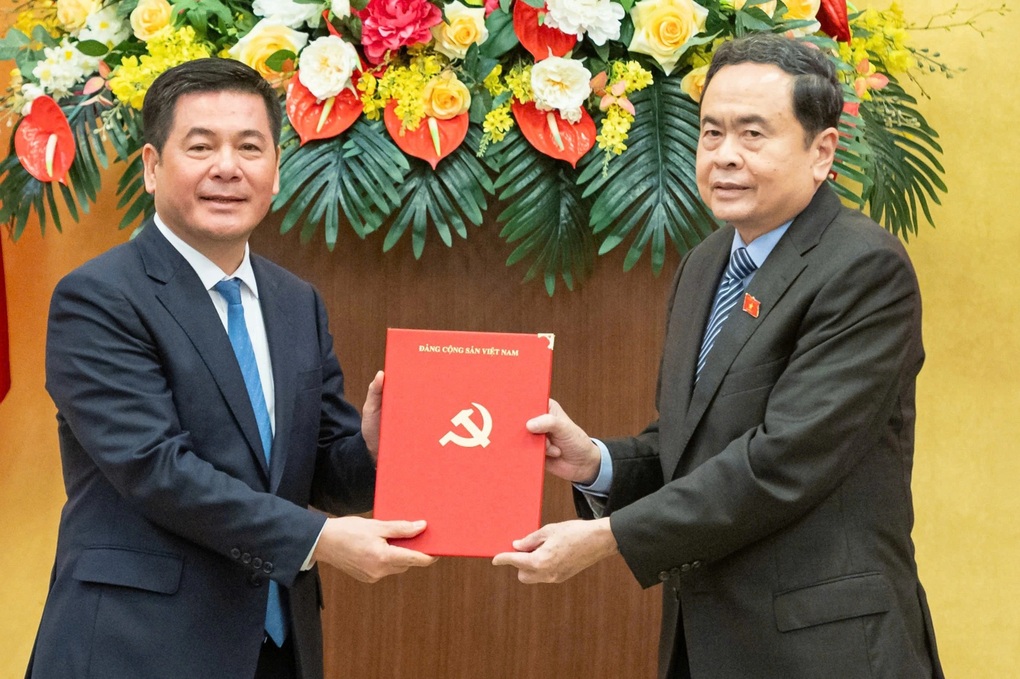 Bộ trưởng Công Thương Nguyễn Hồng Diên giữ chức Phó Bí thư Đảng ủy Quốc hội - 1