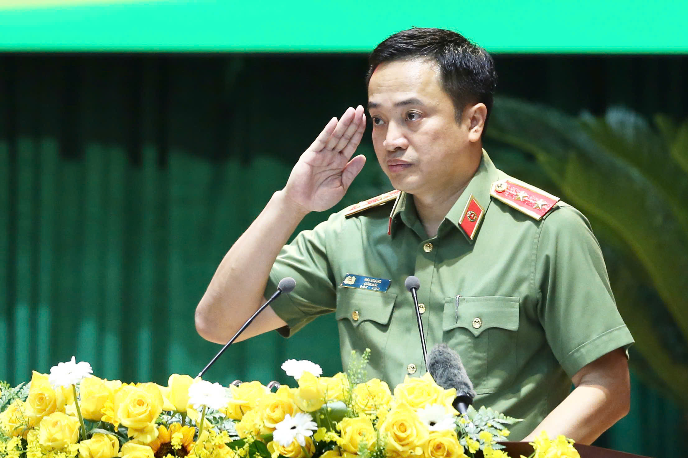 Bộ trưởng Công an khen Công an TP.HCM kéo giảm sâu tội phạm trật tự xã hội- Ảnh 3. Bộ trưởng Công an khen Công an TP.HCM kéo giảm sâu tội phạm trật tự xã hội- Ảnh 3.