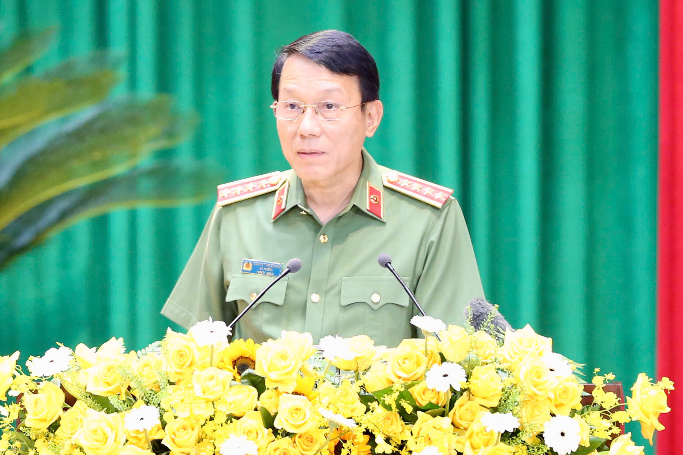 Bộ trưởng Công an khen Công an TP.HCM kéo giảm sâu tội phạm trật tự xã hội- Ảnh 1. Bộ trưởng Công an khen Công an TP.HCM kéo giảm sâu tội phạm trật tự xã hội- Ảnh 1.