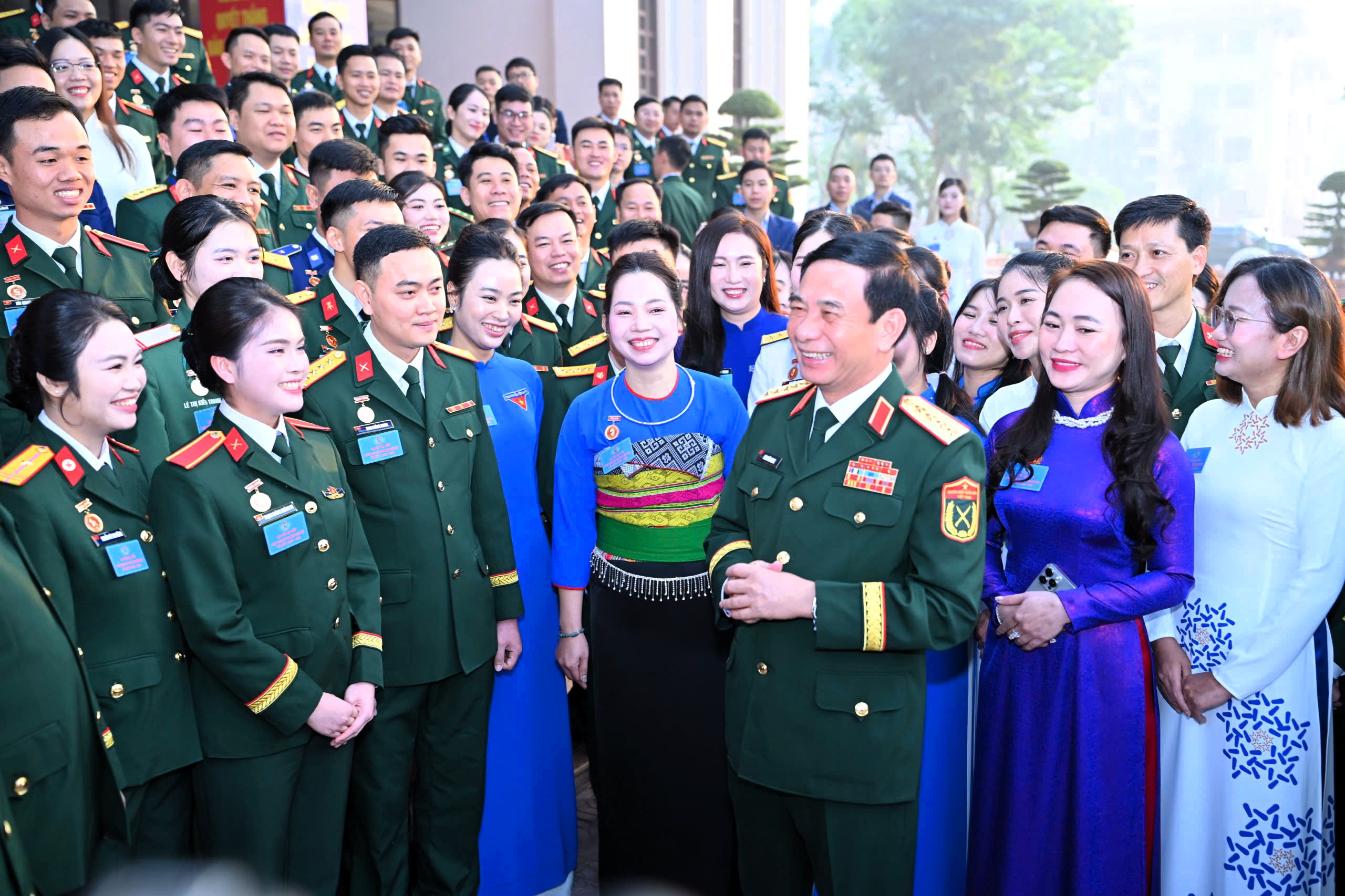 Bộ trưởng Phan Văn Giang yêu cầu thực hiện tốt "hai xung kích" và "hai sẵn sàng" 1 quân đội - Ảnh 1.