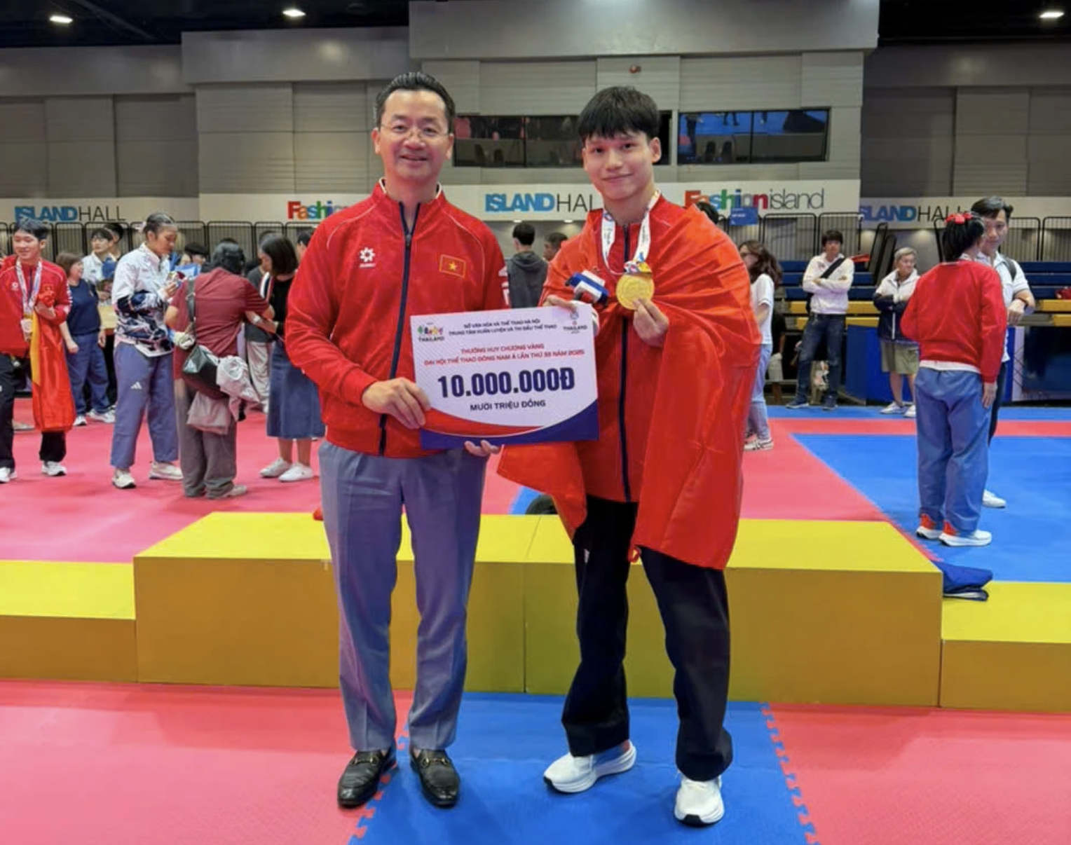 Bơi bất ngờ có tấm HCĐ tiếp sức nữ lịch sử 3 SEA Games 33 ngày 10-12: Bơi bất ngờ có tấm HCĐ tiếp sức nữ lịch sử - Ảnh 3.