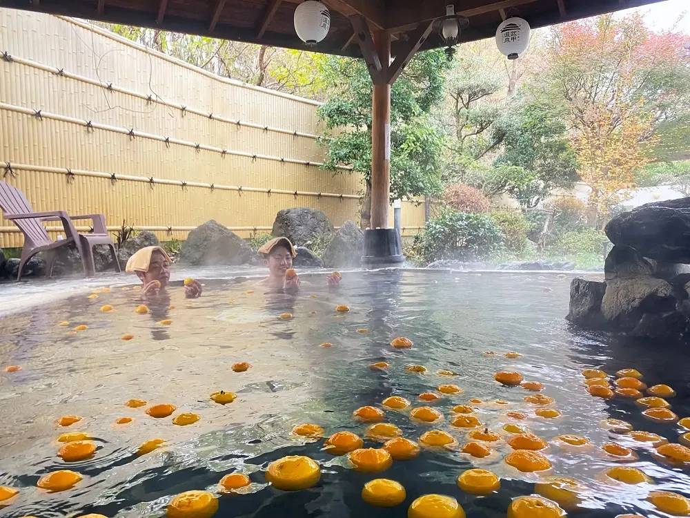 Văn hóa “dị’’ Nhật Bản: Bồn tắm hành chữa lành cho những tâm hồn mệt mỏi- Ảnh 1.