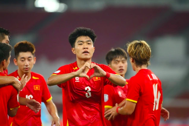 Bóng đá Việt Nam thành công lịch sử, 7 đội tuyển vào vòng chung kết châu Á
- Ảnh 1.