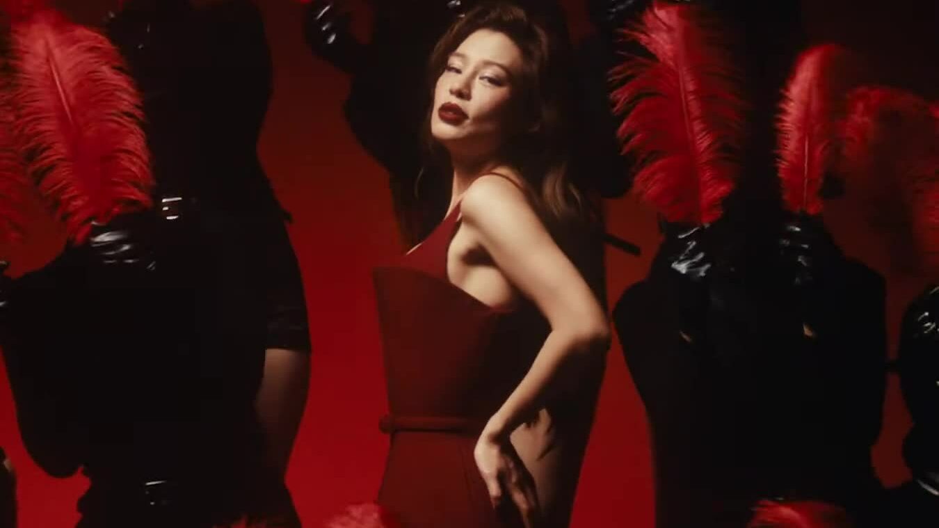 Bùi Lan Hương làm mới 'Nhan sắc' do Nguyễn Quang Dũng sáng tác