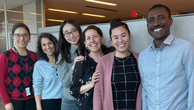 TS Aimée Kreimer (thứ ba từ phải sang) và các cộng sự. Ảnh: NCI