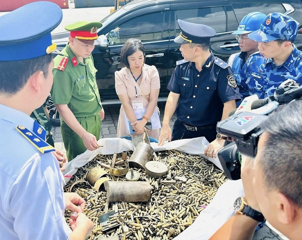 Buôn lậu tăng cuối năm, ngành hải quan xử lý gần 2.200 vụ trong một tháng - 2