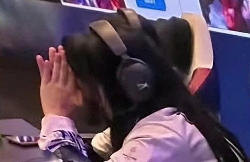 CĐV Thái Lan xấu hổ vì nữ VĐV gian lận khi gặp đội Việt Nam - 1