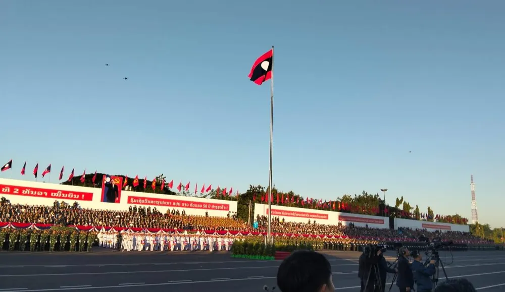 0212 Lễ diễu binh, diễu hành kỷ niệm 50 năm Quốc khánh Lào_1.jpg