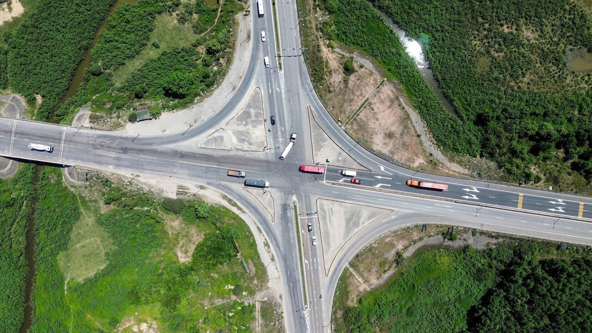 CLIP: Khởi công nút giao cấp đặc biệt nối cao tốc Đà Nẵng - Quảng Ngãi  - Ảnh 1.