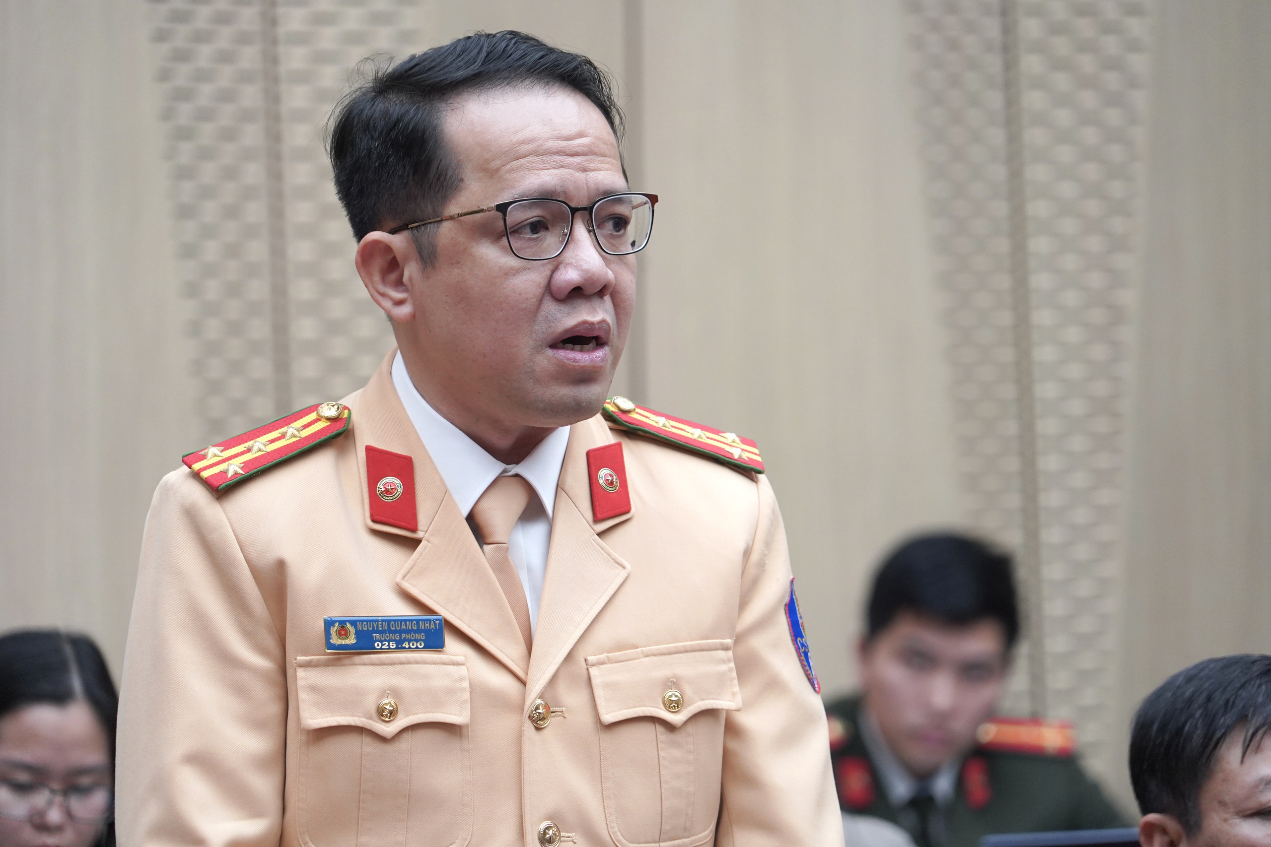 CSGT vẫn phải làm việc trên đường dù có camera AI 1 Cục CSGT nói về nhiệm vụ của CSGT khi có camera AI - Ảnh 1.