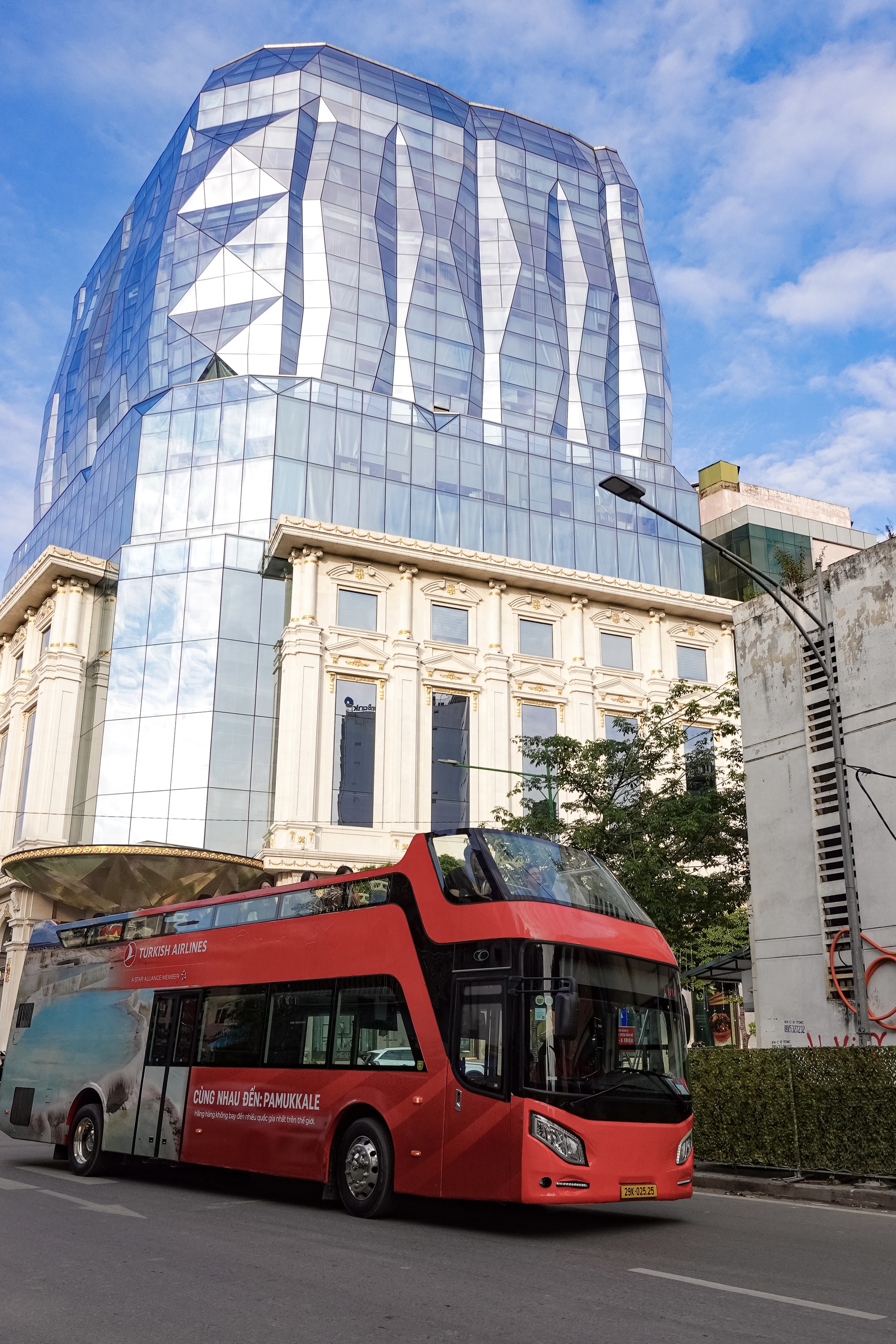 Cả Hà Nội rủ nhau ra đường trong ngày chất lượng không khí lọt top tốt nhất thế giới- Ảnh 2.