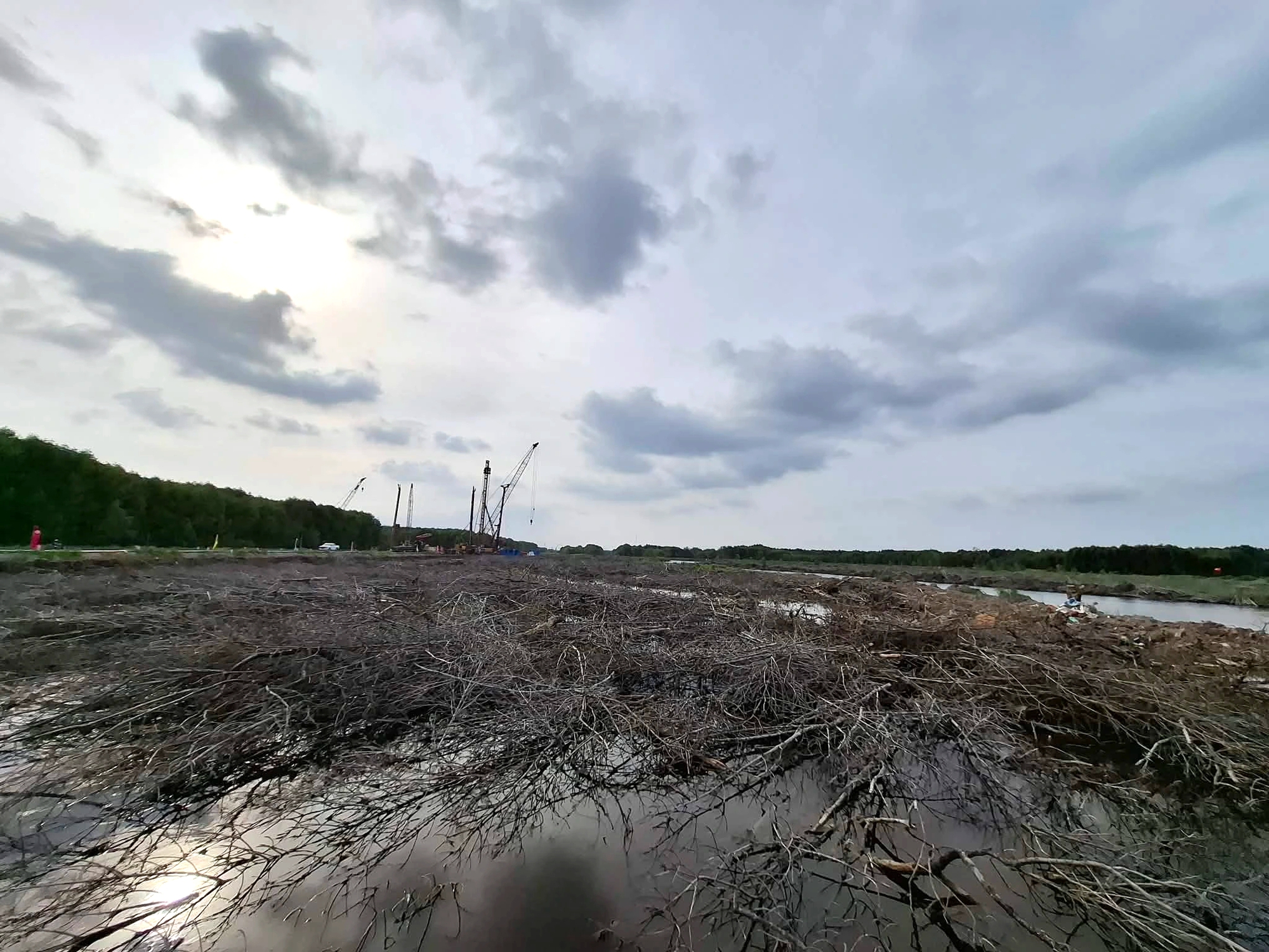 Cà Mau đôn đốc thi công cao tốc Đất Mũi khi giải phóng mặt bằng đạt 95%
- Ảnh 2. Cà Mau đôn đốc thi công cao tốc Đất Mũi khi giải phóng mặt bằng đạt 95%
- Ảnh 2.