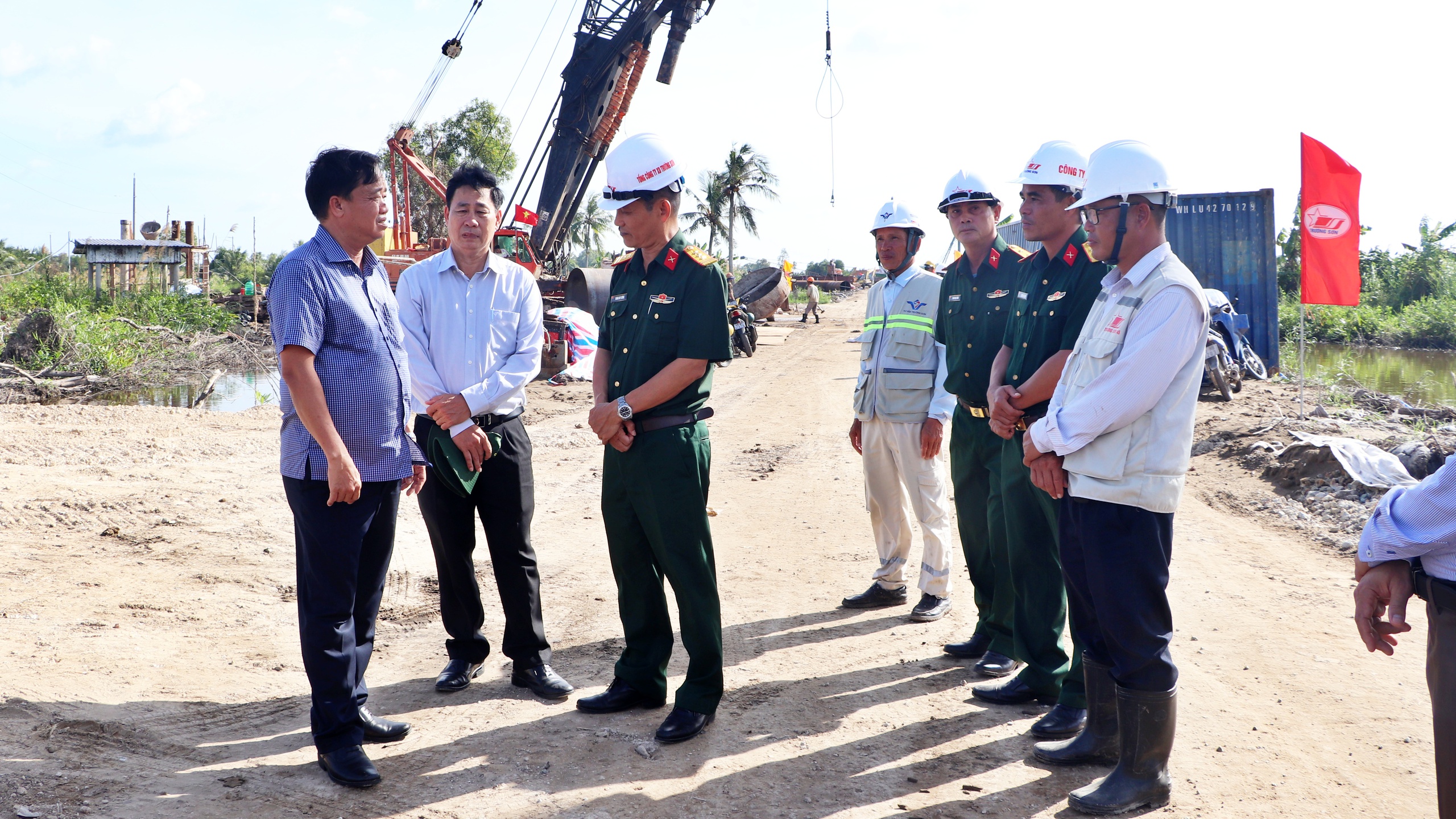 Cà Mau đôn đốc thi công cao tốc Đất Mũi khi giải phóng mặt bằng đạt 95%
- Ảnh 1. Cà Mau đôn đốc thi công cao tốc Đất Mũi khi giải phóng mặt bằng đạt 95%
- Ảnh 1.