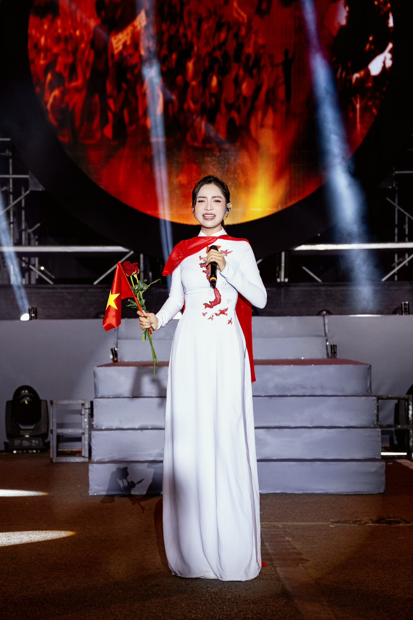 Ca khuc 10 ti view giup 2 nguoi doi doi