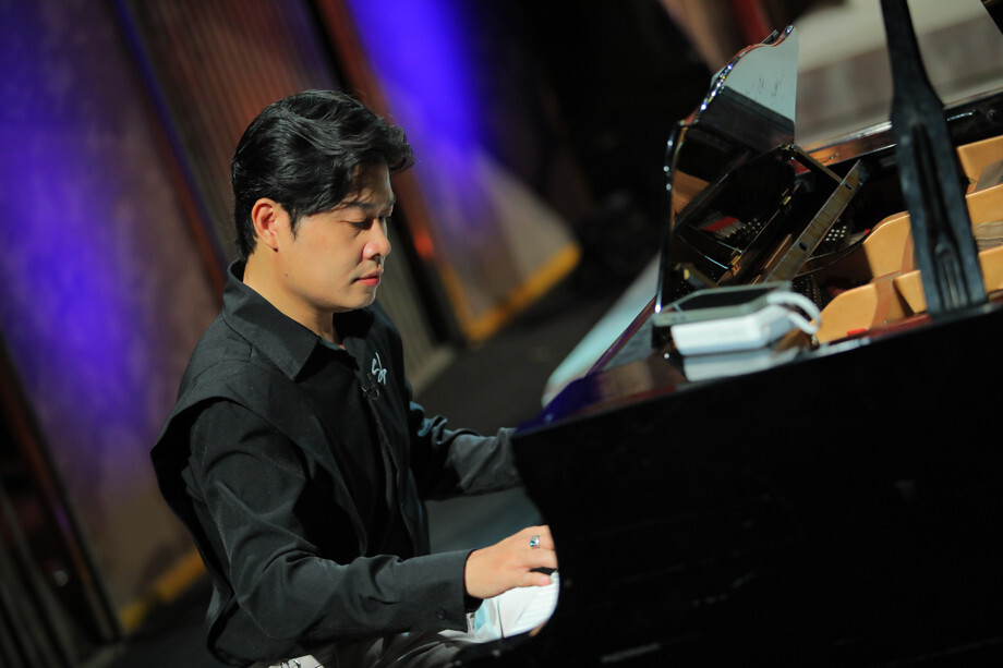 Ca khuc 10 ti view giup 2 nguoi doi doi