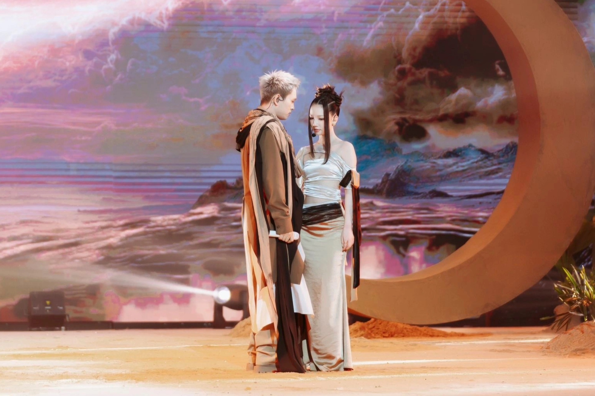 Ca sĩ AMEE: Từ hình ảnh công chúa đến tuổi 25 nhiều chuyển biến - 1