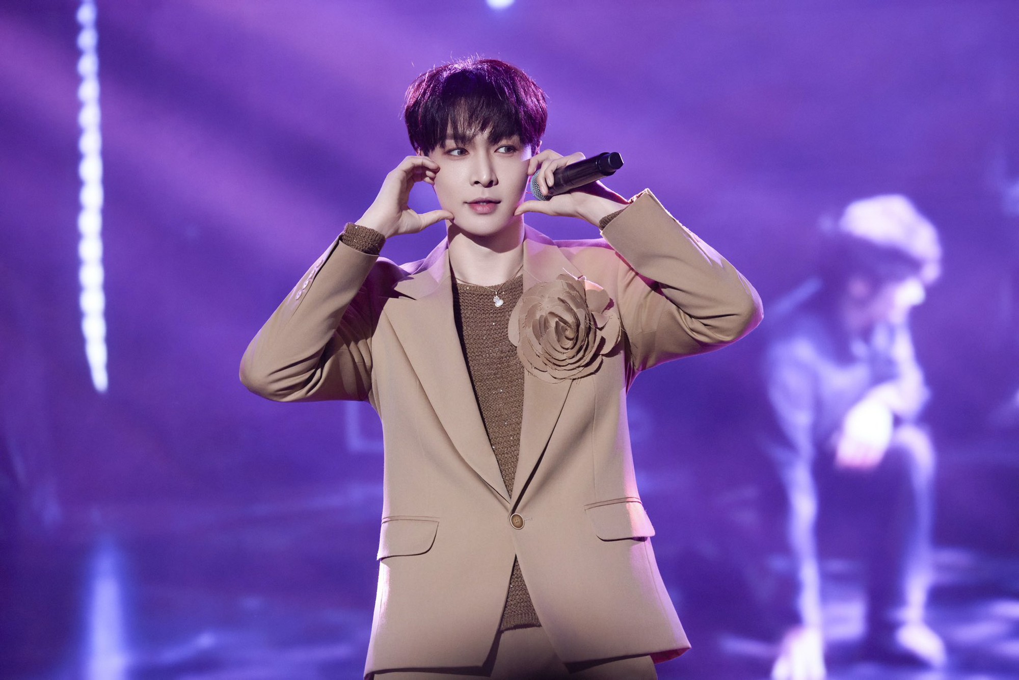 Ca sĩ được coi như báu vật, từng tổ chức concert ở SVĐ Quốc gia nay bị ghẻ lạnh, gạt khỏi nhóm?- Ảnh 2. Ca sĩ được coi như báu vật, từng tổ chức concert ở SVĐ Quốc gia nay bị ghẻ lạnh, gạt khỏi nhóm?- Ảnh 2.