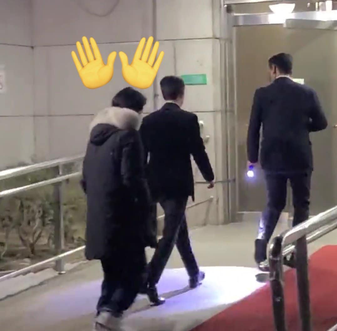 Sốc: Ca sĩ hạng S bị tố làm nhân tình cho đại gia, cùng người yêu làm màu ở đêm từ thiện không biết ngượng- Ảnh 1. Sốc: Ca sĩ hạng S bị tố làm nhân tình cho đại gia, cùng người yêu làm màu ở đêm từ thiện không biết ngượng- Ảnh 1.