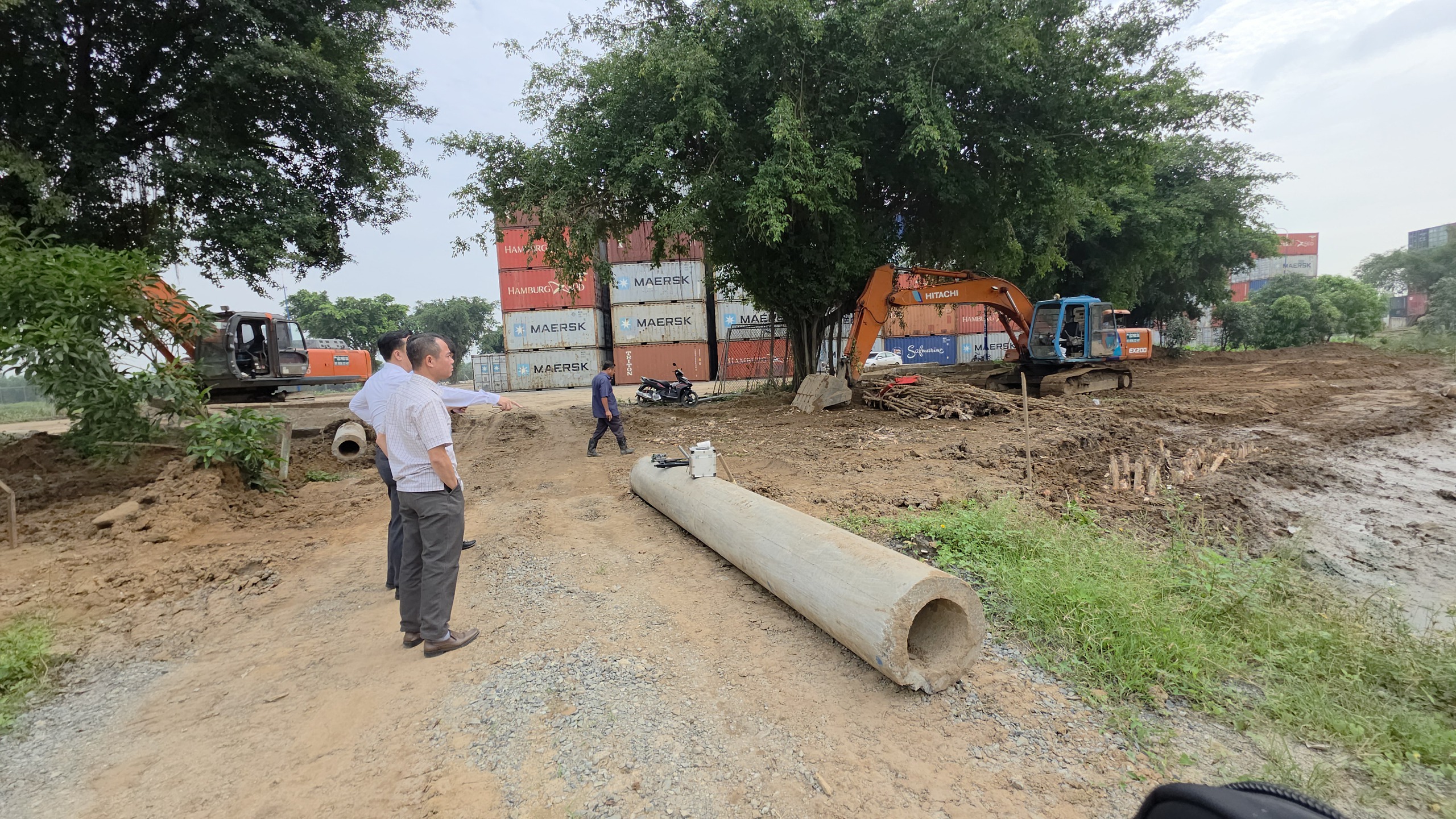 Các bãi chứa đều không phép 1 Thâm nhập 'đại công trường' san lấp trái phép: Các bãi chứa đều không phép - Ảnh 1.